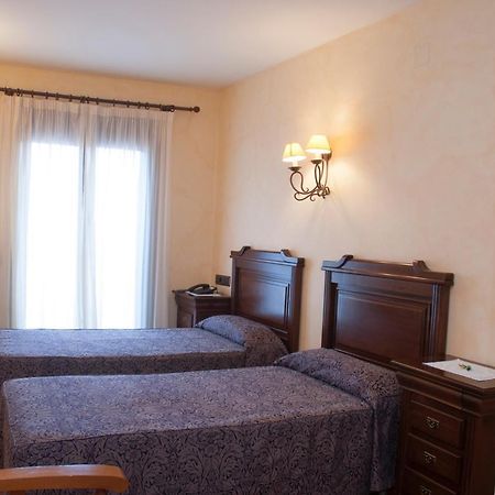 Hostal Rural Los Telares Pastrana Exteriör bild