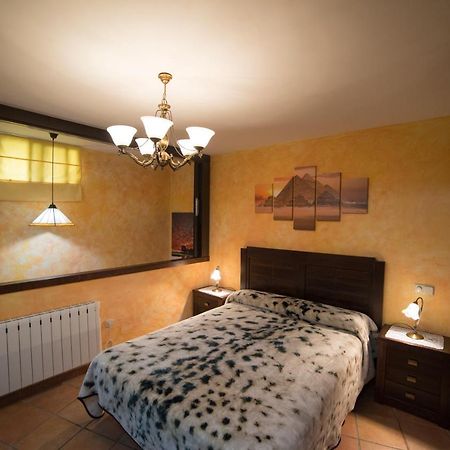 Hostal Rural Los Telares Pastrana Exteriör bild