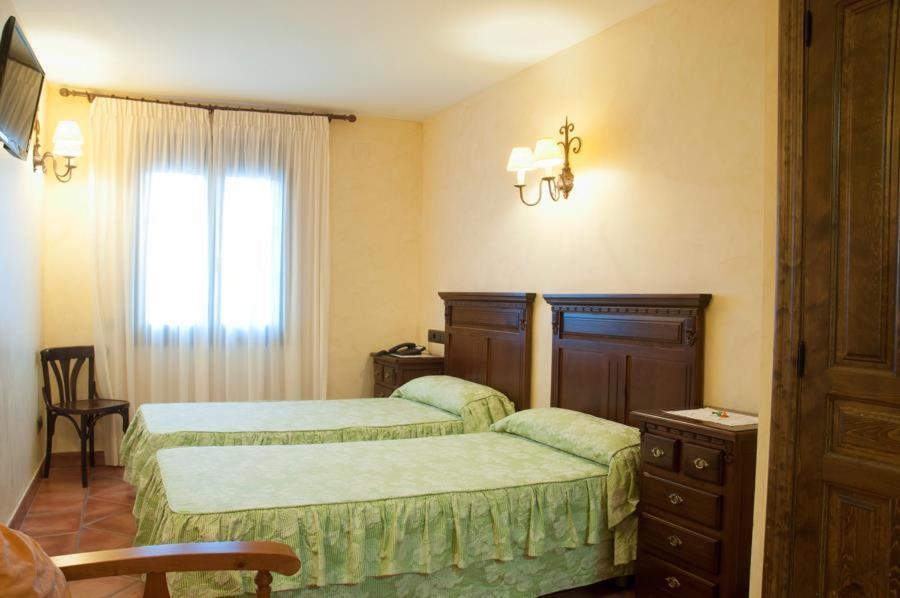 Hostal Rural Los Telares Pastrana Exteriör bild