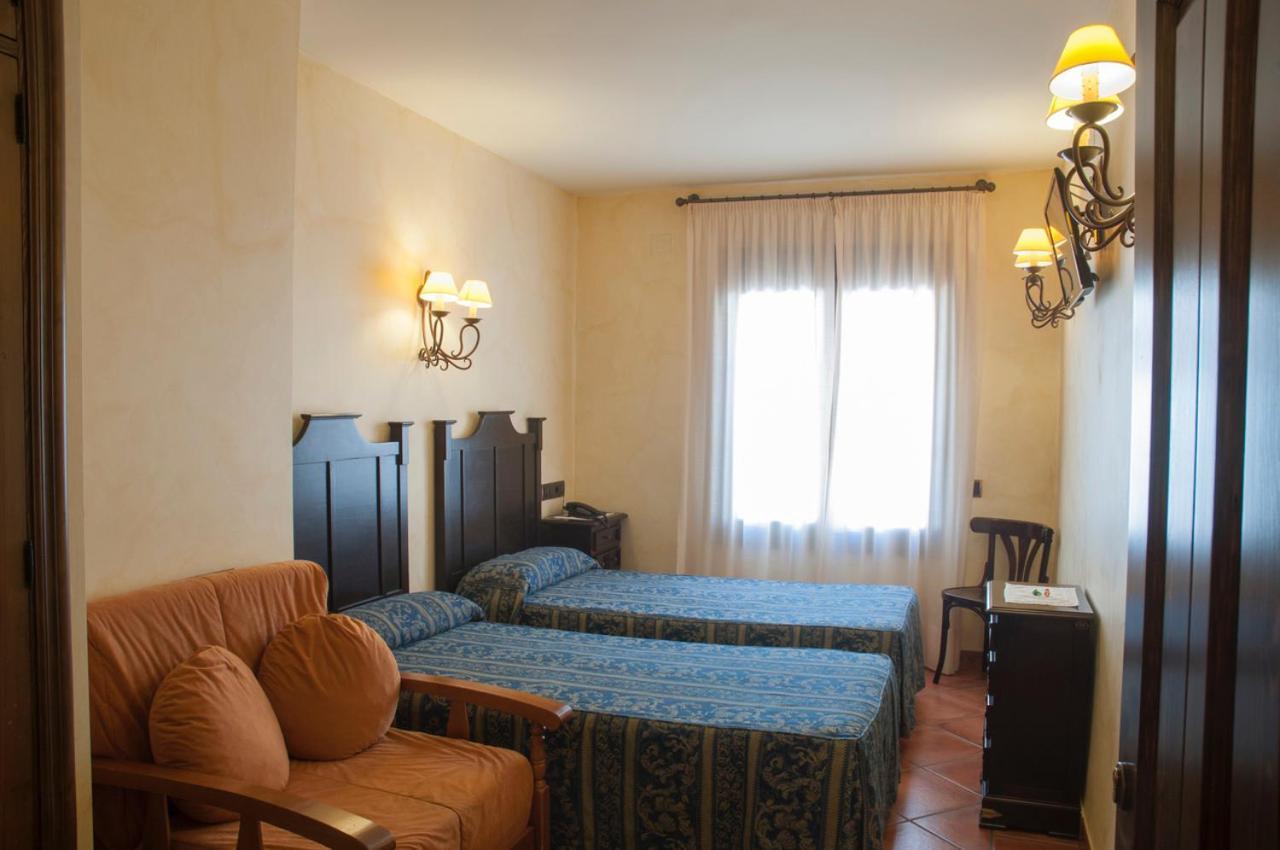Hostal Rural Los Telares Pastrana Exteriör bild