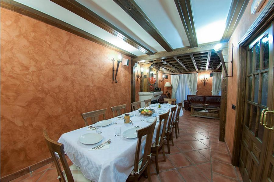 Hostal Rural Los Telares Pastrana Exteriör bild